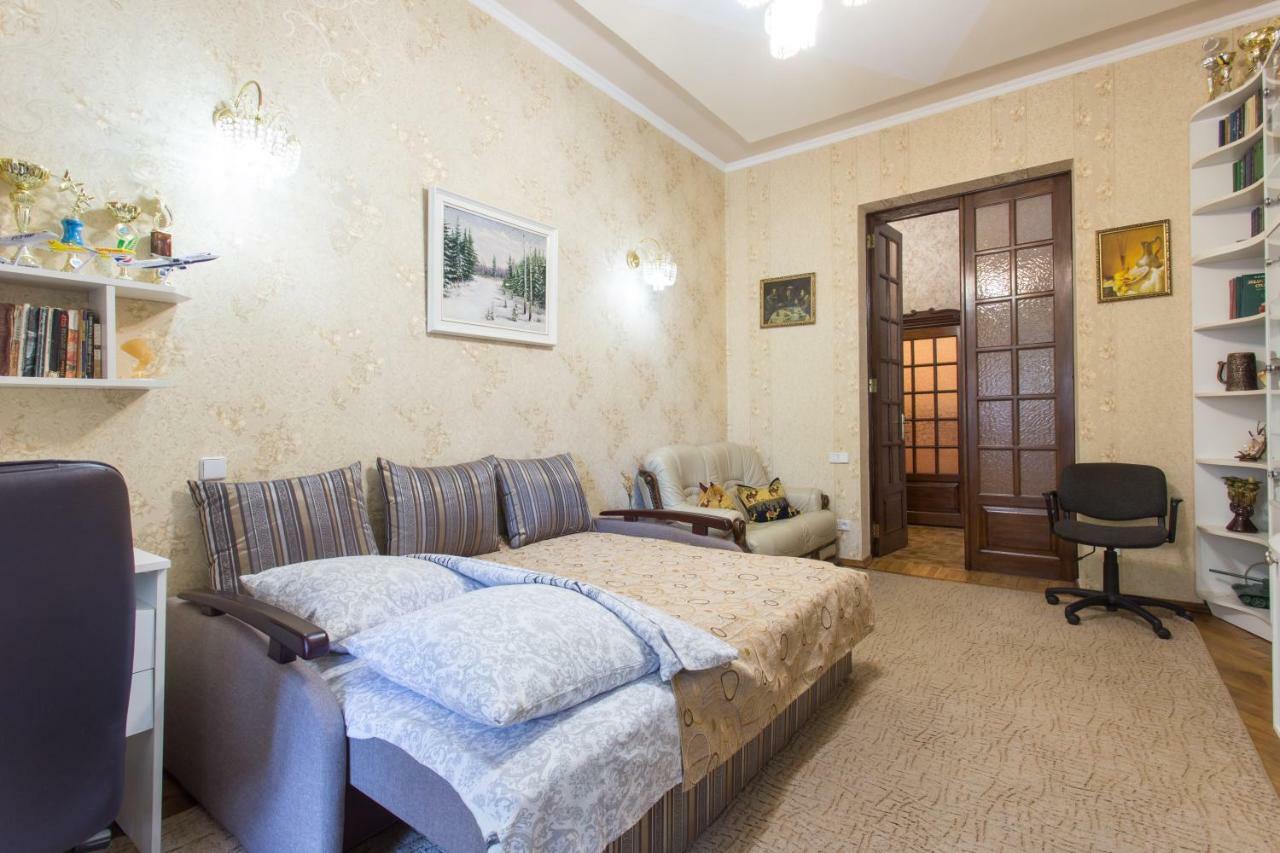 Apartment In The Center Of Kharkiv Exterior photo