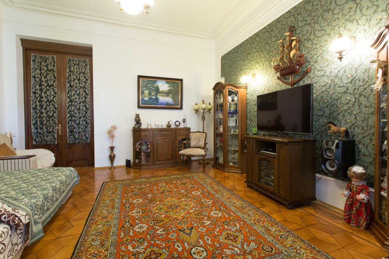 Apartment In The Center Of Kharkiv Exterior photo