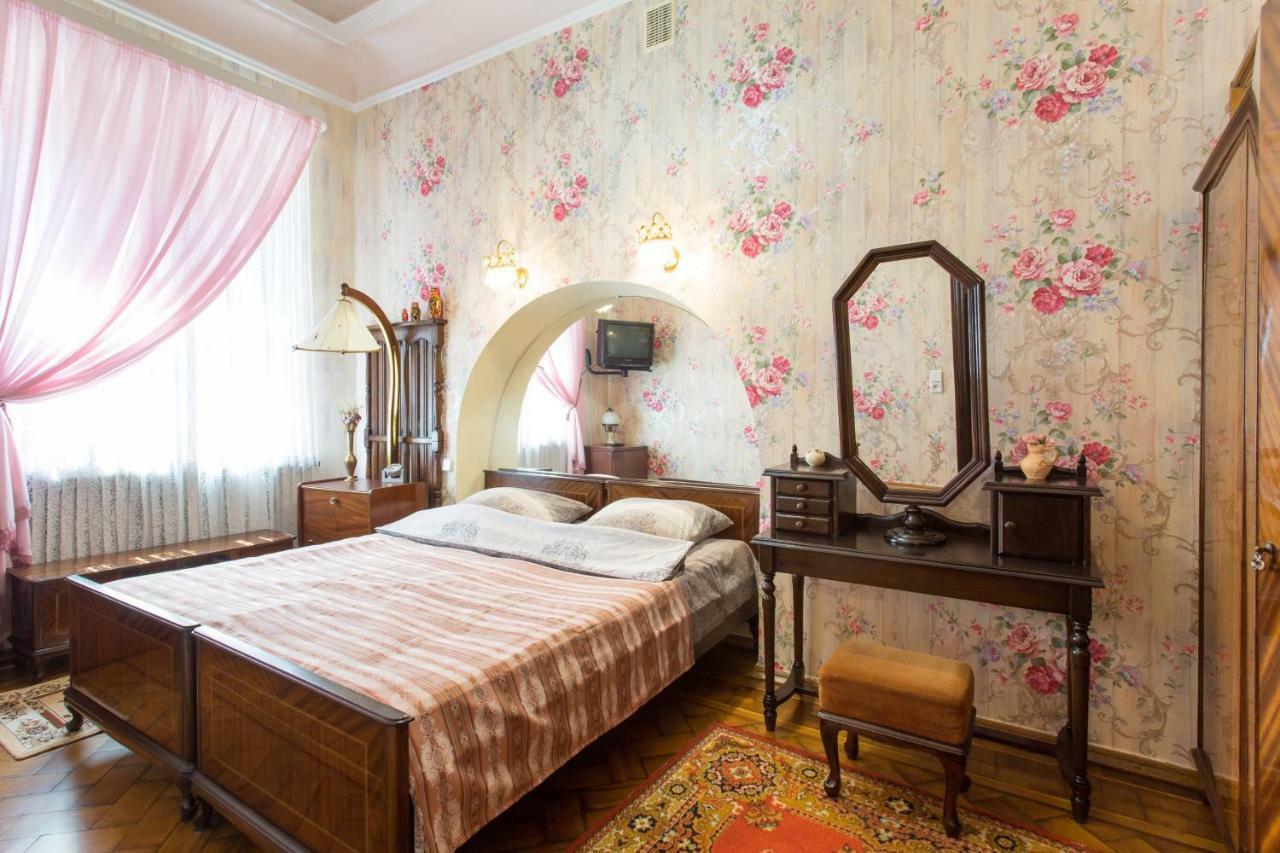 Apartment In The Center Of Kharkiv Exterior photo