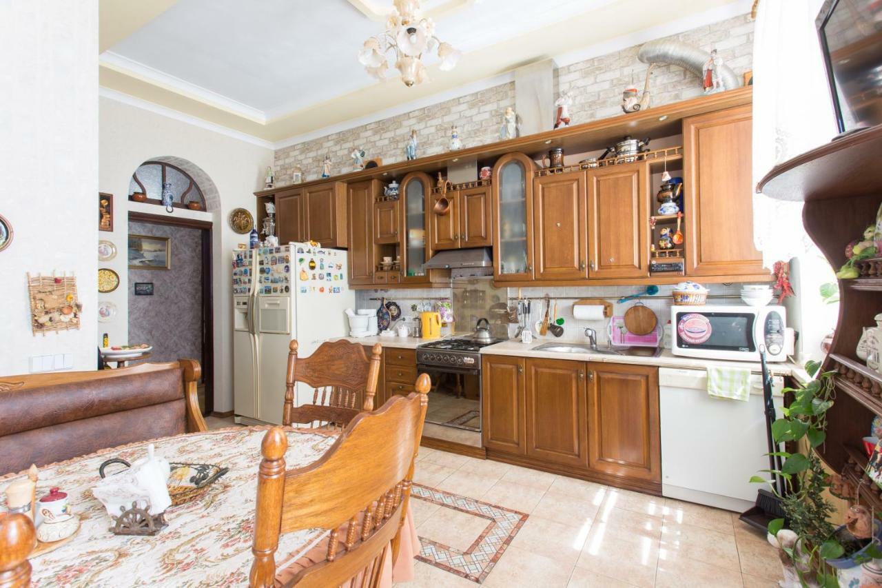 Apartment In The Center Of Kharkiv Exterior photo